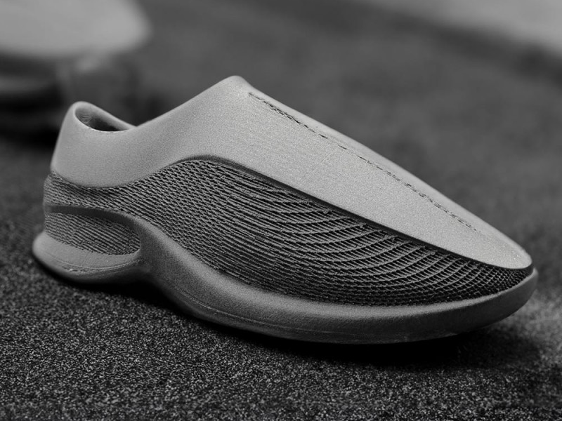 Um modelo de sapato impresso em 3D com Filaflex Foamy em preto